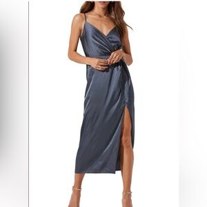 ASTR the label twist front satin dress with twist detail
Size  L